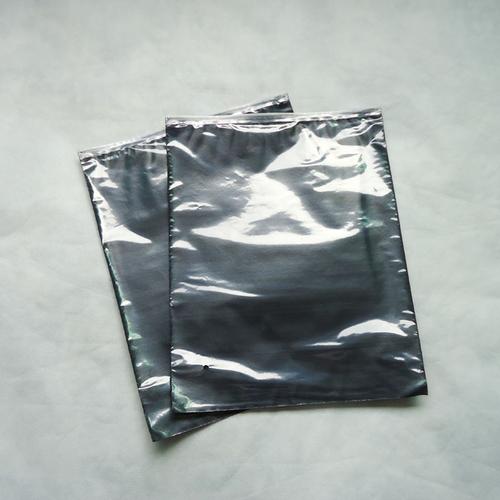 如何選擇優(yōu)質(zhì)服裝包裝袋 PE拉鏈袋、透明袋與無紡布袋的對(duì)比指南